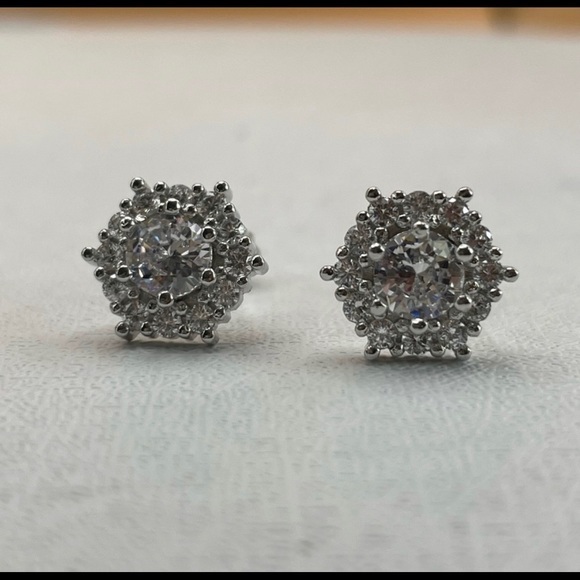 925 Sterling Silver Diamond Halo Starburst‎ Snowflake Elegant Stud Earrings - Picture 7 of 11